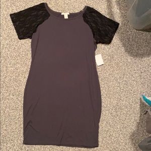 Tight short sleeve dress with lace sleeves